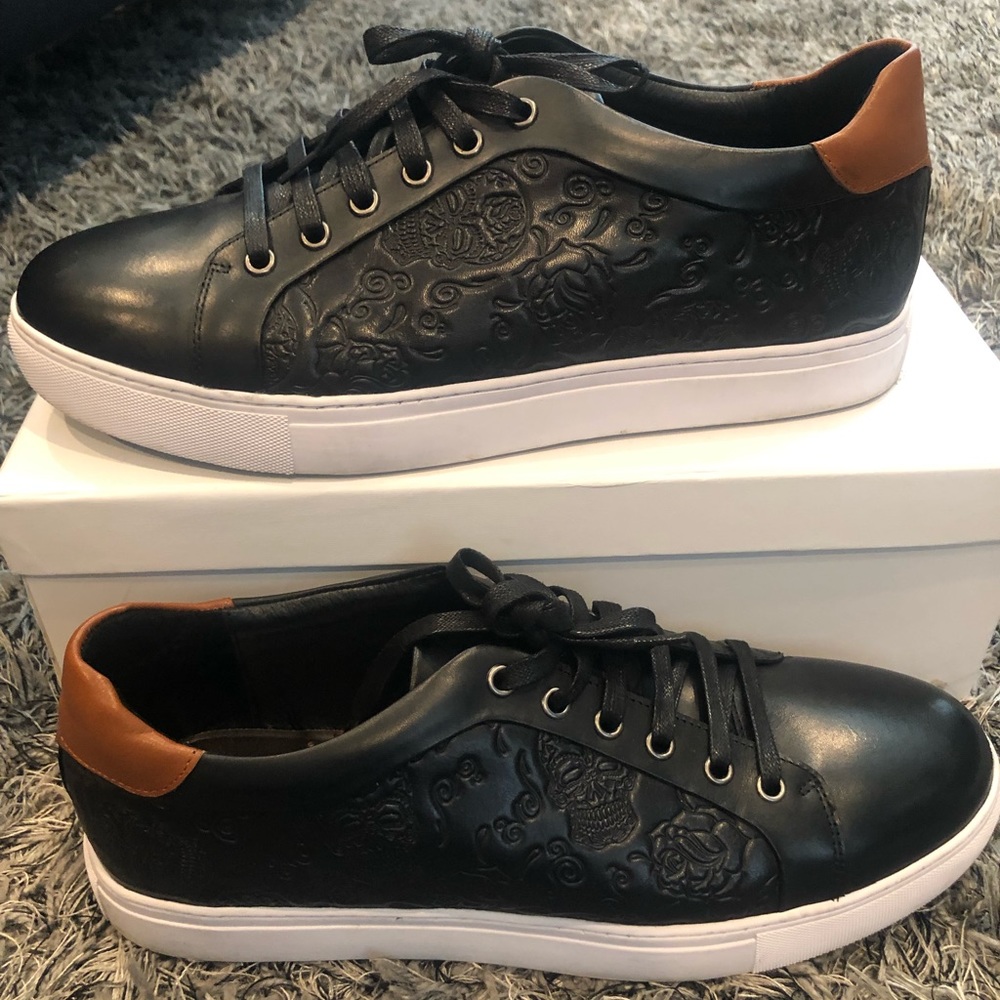 Gently used Robert Graham Men’s Shoe